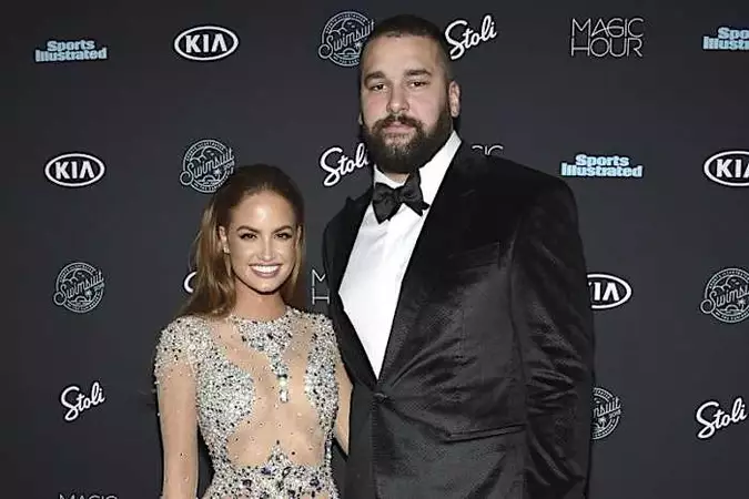 網紅曝前夫「生殖器如2罐可樂」才離婚 NFL球星怒求償7.5萬 網紅曝前夫「生殖器如2罐可樂」才離婚 NFL球星怒求償7.5萬