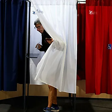 Γαλλικές βουλευτικές εκλογές: Η προσέλευση των ψηφοφόρων στο 38,11% στις 5 μ.μ., ελαφρά μειωμένη από τον πρώτο γύρο