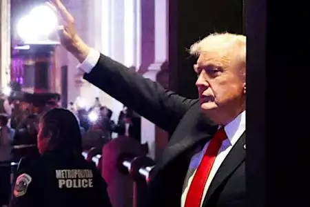 Donald Trump hué et qualifié de « Hitler de notre époque » dans un restaurant de Washington