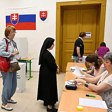 Η Σλοβακία ψηφίζει στις ευρωεκλογές μετά τον πυροβολισμό του πρωθυπουργού Φίκο