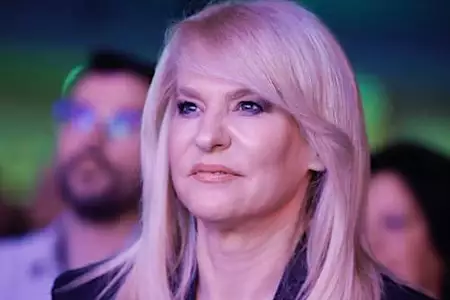 Η Τζάκρη δεν αποκλείει να ξαναγυρίσει στο ΠΑΣΟΚ - Ειρωνείες από Καιρίδη