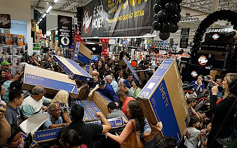 Jovens descobriram uma forma de ganhar dinheiro na Netshoes Jovens descobriram uma forma de ganhar dinheiro na Netshoes