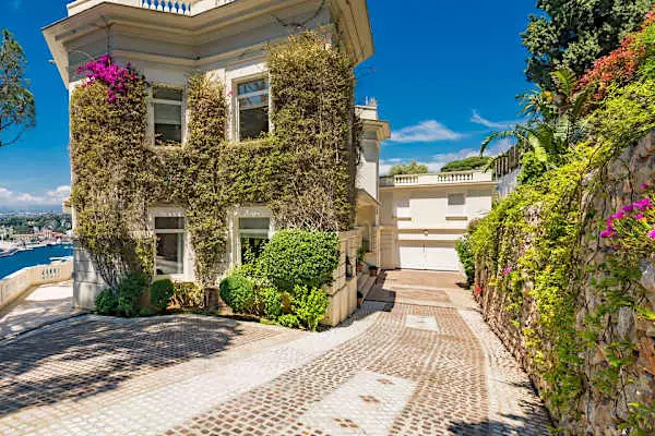 Sean Connery’s Former Home in the South of France Lists for €30 Million