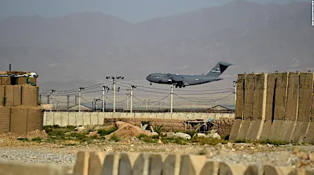 Estados Unidos entrega Bagram, su base más grande en Afganistán