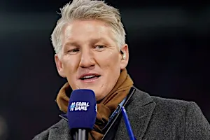 [Fotos] Bastian Schweinsteiger lebt mit 39 Jahren tatsächlich in so einem Haus