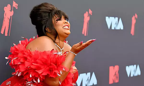 A commentator claimed Lizzo's famous because America has an obesity epidemic. Lizzo wasn't having it