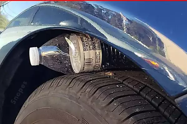 [Pics] Always Put a Plastic Bottle on Your Tires when Parked, Here's Why