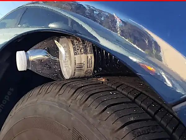 [Pics] Always Put a Plastic Bottle on Your Tires when Parked, Here's Why