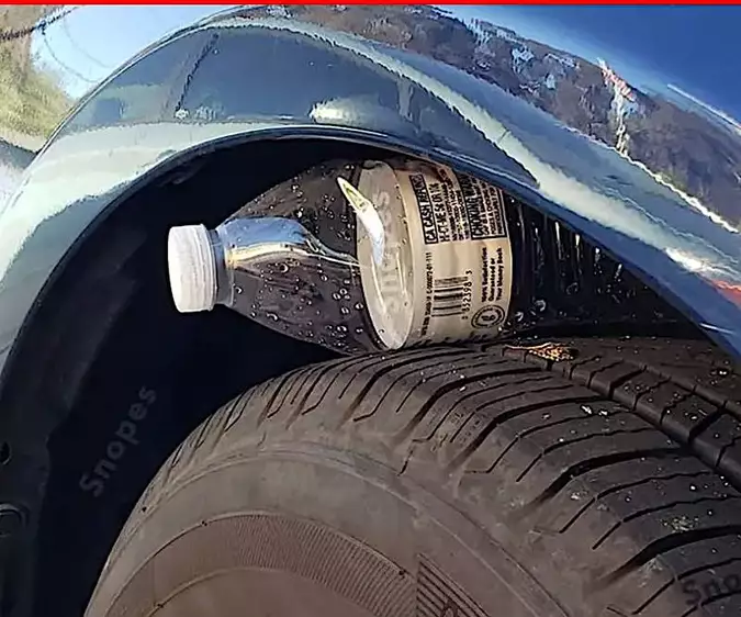 [Pics] Always Put a Plastic Bottle on Your Tires when Parked, Here's Why