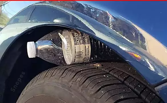 [Pics] Always Put a Plastic Bottle on Your Tires when Parked, Here's Why