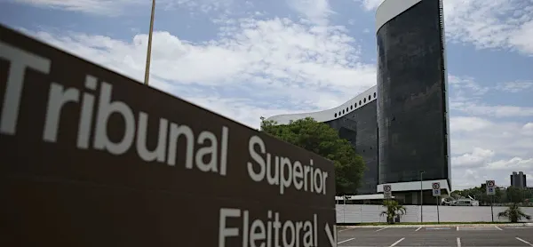 Por que o TSE decidiu esconder as fake news de Bolsonaro? Por que o TSE decidiu esconder as fake news de Bolsonaro?