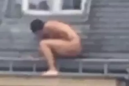 Pamje ‘spektakolare’/ Nxjerr dashnorin lakuriq në dritare se i vjen burri por… (Video)