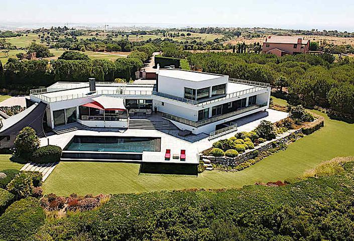 A Contemporary Compound in Lagos, Portugal