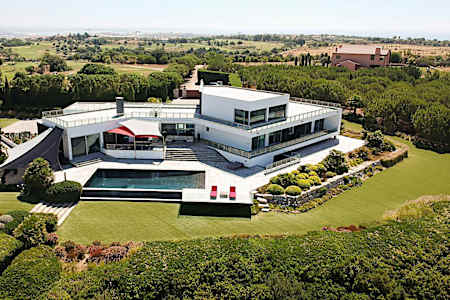 A Contemporary Compound in Lagos, Portugal