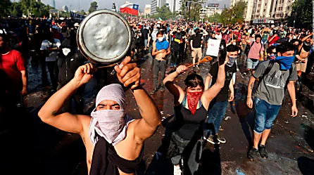 Chile: Estudiantes piden que retiren a los militares de las calles