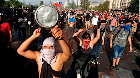 Chile: Estudiantes piden que retiren a los militares de las calles