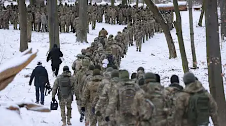 La diplomacia continúa mientras la OTAN y Rusia movilizan más infantería