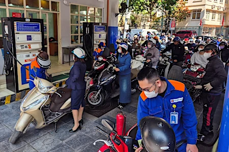 Vietnam acts fast to shield firms, households from fuel price surge