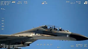 Mira cómo un avión caza chino confronta a la Marina de EE.UU. sobre el mar del sur de China