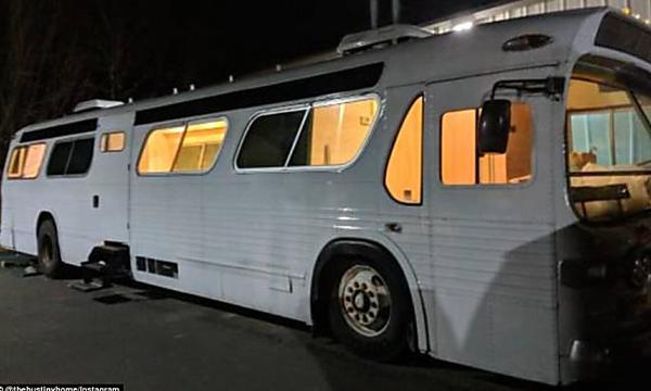 [Photos] She Didn't Want to Pay Apartment Rent Forever. After 3 Years Of Work, This Woman Converted A Vintage Bus Into A Chic Tiny Home