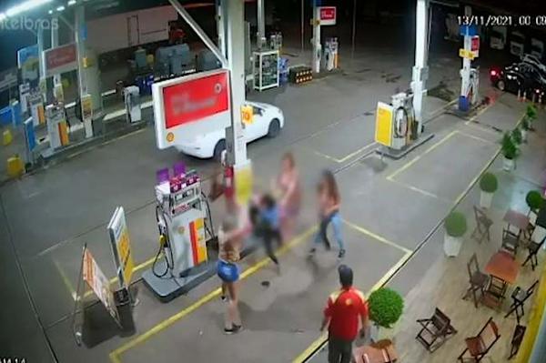 Confusão em posto de Epitaciolandia após homem promover aparelho que economiza combustível Confusão em posto de Epitaciolandia após homem promover aparelho que economiza combustível