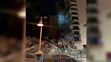 Se derrumba edificio en Miami y más de 80 bomberos responden a la emergencia