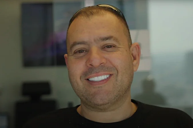 צפו: הישראלים שעושים השתלת שיניים בתל אביב במחירים שאסור לפרסם