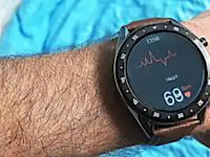 שעון חכם אלגנטי וחדש שעוקב אחר סימני בריאות חיוניים