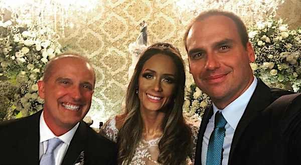 Rosto de noiva de Onyx chama atenção em foto de casamento; evite o efeito Rosto de noiva de Onyx chama atenção em foto de casamento; evite o efeito