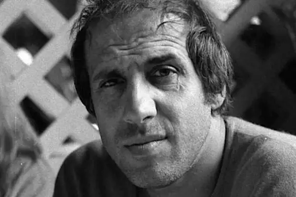 "Addio Adriano Celentano, a 87 anni ci ha lasciato". L’annuncio sul web, poi esce fuori la verità