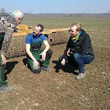 Οι Γερμανοί αγρότες στην Ουκρανία προχωρούν αψηφώντας τον πόλεμο