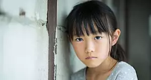 歯磨きも入浴もせず毎日同じ服を着る、小学生みずきちゃんを苦しめる子どもの貧困とは 歯磨きも入浴もせず毎日同じ服を着る、小学生みずきちゃんを苦しめる子どもの貧困とは