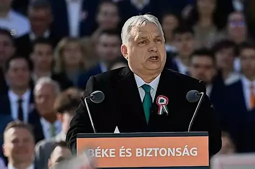 «Οι γιοι μας δεν θα πεθάνουν για την Ουκρανία» λέει ο Όρμπαν και ζητεί την ψήφο των συμπολιτών του 