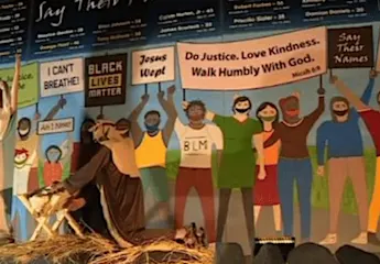 Η εκκλησία του Καλιφόρνια δημιουργεί σκηνή γέννησης Black Lives Matter για τα Χριστούγεννα