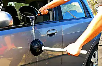 Garages don’t want you to know about this amazing trick with boiling water