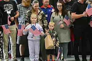 Οι ΗΠΑ κατηγορούν τη Νότια Αφρική για παρενόχληση Αμερικανών αξιωματούχων που συνεργάζονται με Αφρικανούς Οι ΗΠΑ κατηγορούν τη Νότια Αφρική για παρενόχληση Αμερικανών αξιωματούχων που συνεργάζονται με Αφρικανούς