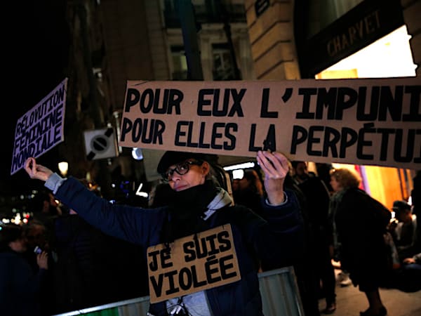 「口説き」とセクハラの境界線はどこ? 愛の国フランスで議論紛糾