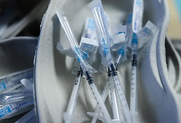 Μελέτη ανιχνεύει Covid μεταξύ εμβολιασμένων σε γηροκομείο των ΗΠΑ