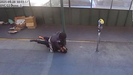 Video: Bystanders rush to help San Francisco police officer