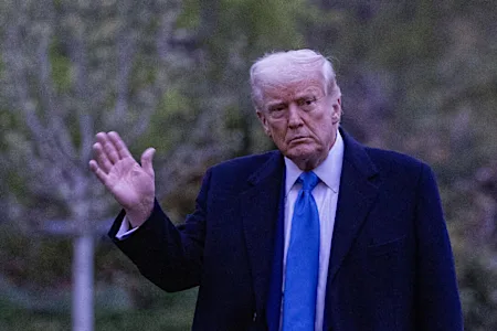 Trump sobre el desplome bursátil por sus aranceles: "A veces hay que tomar medicina para arreglar algo"