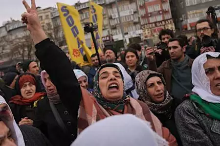 Τουρκία: Με ξύδι ξέπλυναν πλατεία μετά από συγκέντρωση Κούρδων - «Θα την πλένουμε 40 ημέρες»