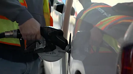 Primero en CNN: Los precios récord de la gasolina están mermando el gasto de los estadounidenses, según JPMorgan