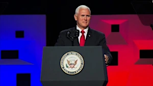 Ο Mike Pence δεν ξοδεύει τον ύποπτο μέχρι το αφεντικό