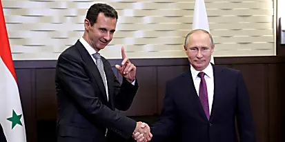 Μετά από μια δεκαετία πολέμου, η προεδρία του Άσαντ είναι ανέπαφη αλλά υπό την εποπτεία
