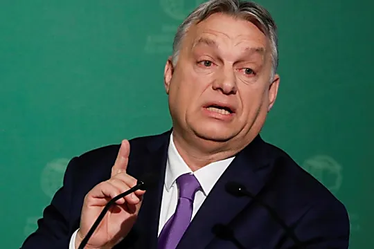 Parlamento da Hungria dá poderes a Viktor Orban que aproximam país de uma ditadura