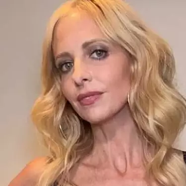 Sarah Michelle Gellar worries fans with lingerie top photos