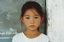 歯磨きも入浴もせず毎日同じ服を着る、小学生みずきちゃんを苦しめる子どもの貧困とは