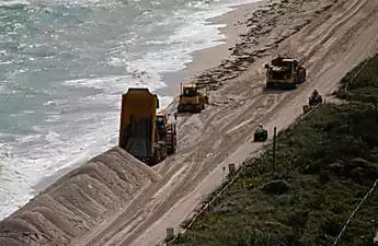 US dumps huge amounts of sand on Miami Beach to tackle climate change erosion