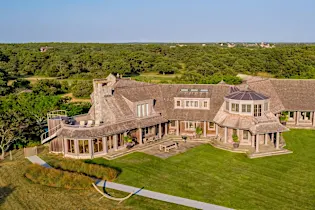 Barack and Michelle Obama Reportedly Close Deal for $11.75 Million Martha’s Vineyard Estate