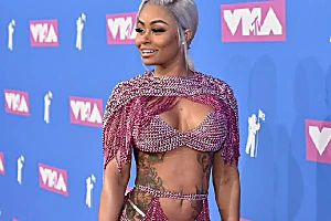 [Gallery] She Had The Guts To Wear This Dress to The VMAs